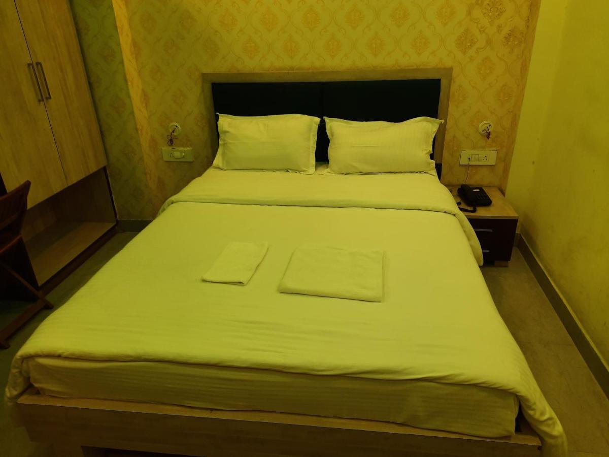 Hotel Delight Deluxe Pipra Dewās Eksteriør bilde