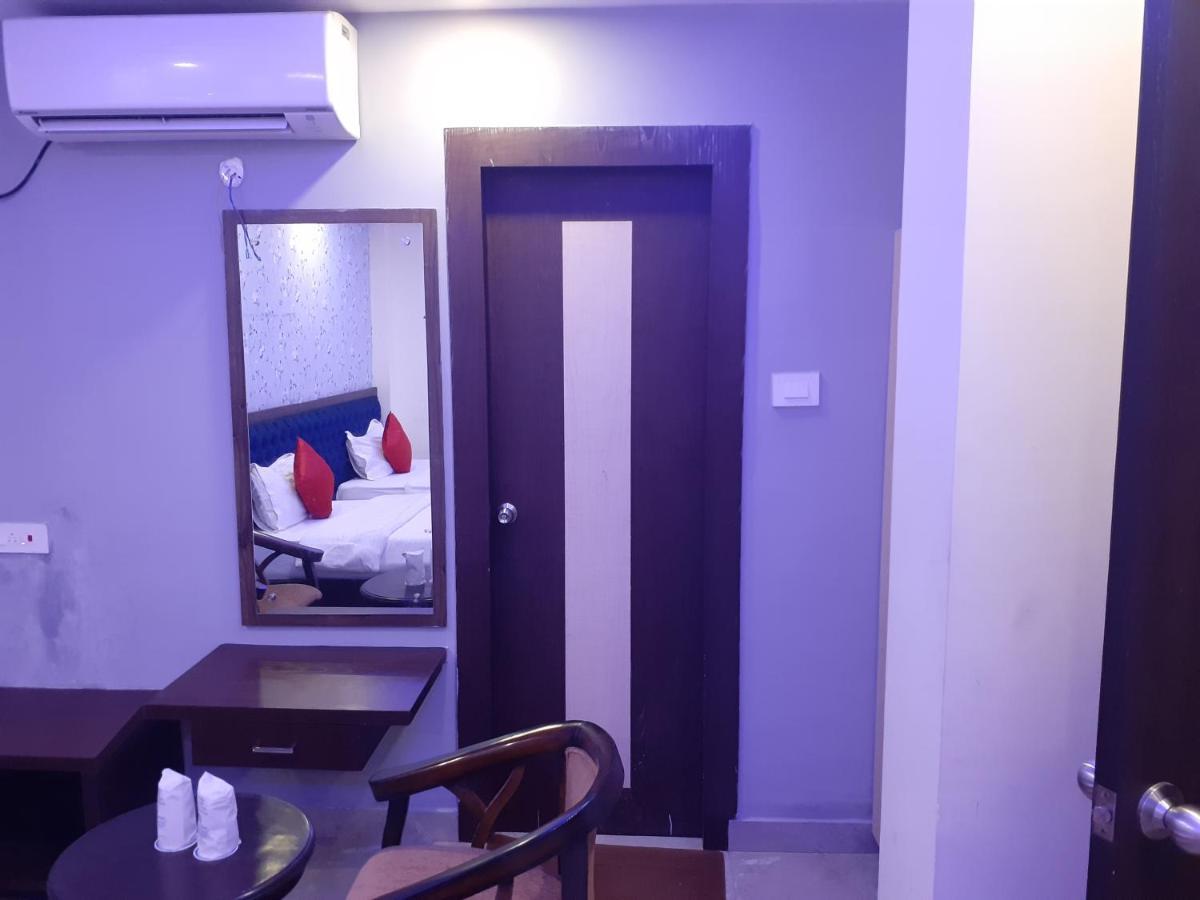 Hotel Delight Deluxe Pipra Dewās Eksteriør bilde