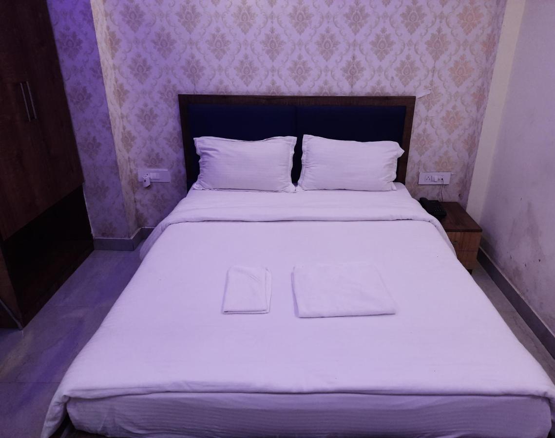Hotel Delight Deluxe Pipra Dewās Eksteriør bilde
